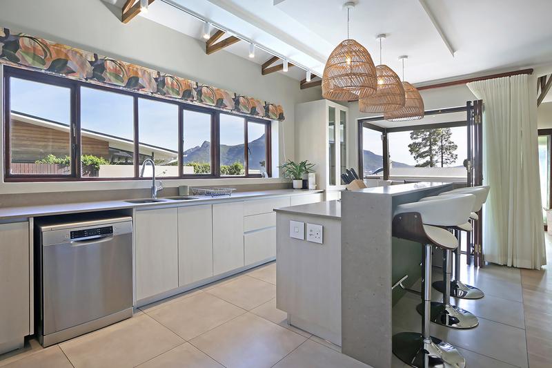 To Let 5 Bedroom Property for Rent in Hout Bay Western Cape